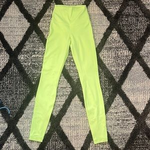 Lululemon (FADED ZAP) leggings! The size is 0, and the brand is LULULEMON!! 💚💚